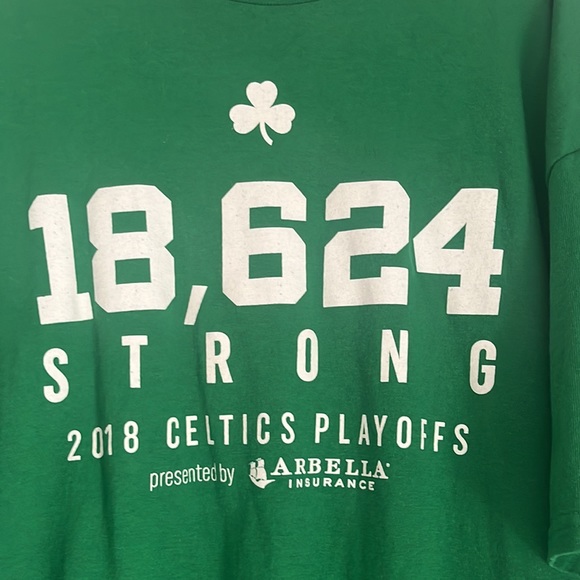 Men’s XL Celtics 18,624 Strong 2018 Playoffs T-Shirt - Picture 2 of 4